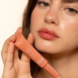 Two Poles Hyaluronic Acid Ceramides Confident Lip Balm Color 15 ml